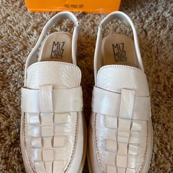 Miz Mooz Womens Dorsey Beige Shoes NEW Size 39 - Picture 2 of 9